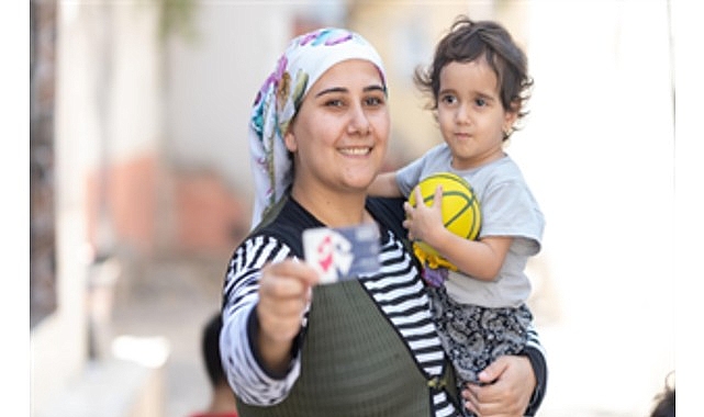 Anne Kart sayesinde çocuklarıyla sokağa çıkabiliyorlar görseli