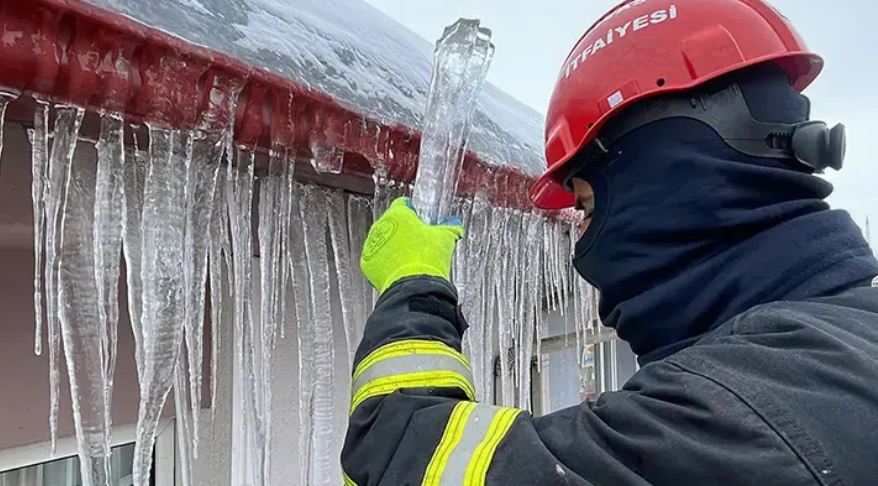 Sivas Buz Kesti: Termometreler -22’yi Gördü, Hayat Dondu! görseli