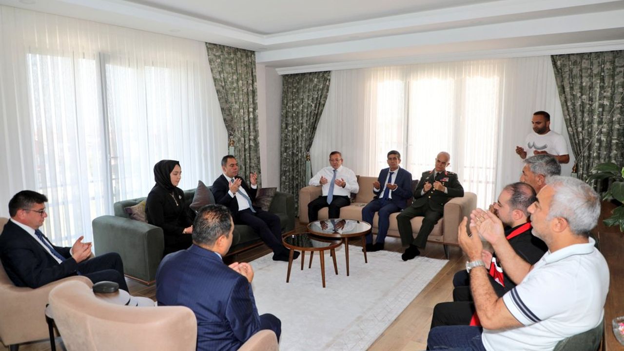 Kars Valisi Ziya Polat’tan 15 Temmuz Gazisi Fazıl Boztaş’a ziyaret görseli