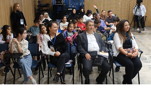 Yazar ikiz kardeşler Kocaeli Kitap Fuarı’na renk kattı; “Kitap yazmak isteyenler çok okusun” görseli