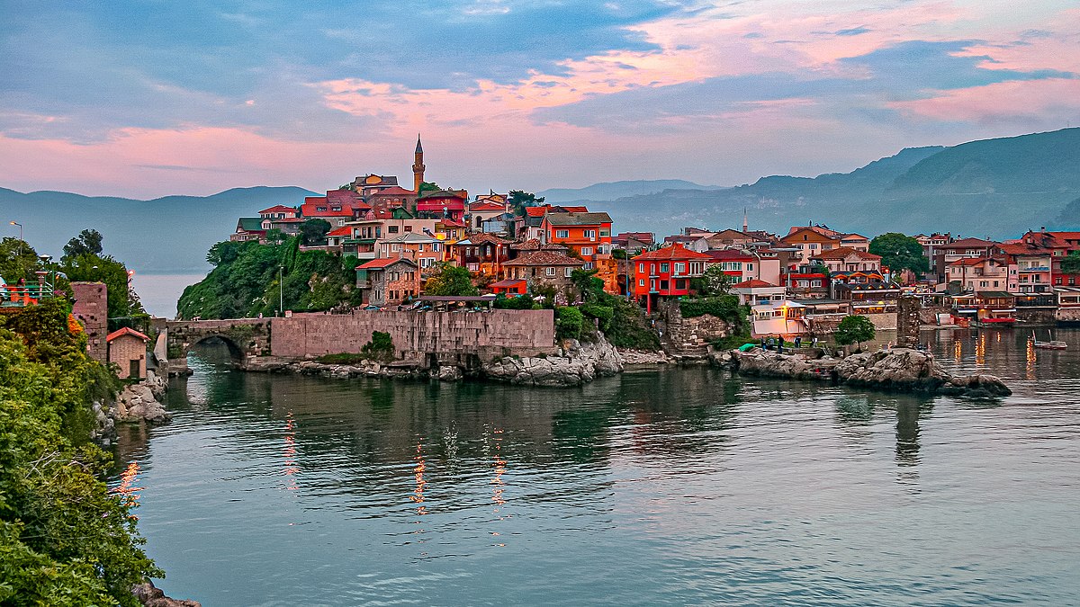 DOĞAYLA İÇ İÇE BİR KASABA : AMASRA görseli
