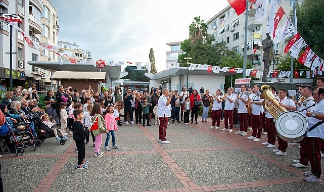 Karşıyaka’da 7’den 77’ye Cumhuriyet coşkusu! görseli