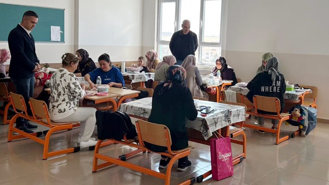 Beypazarı Halk Eğitim merkezi müdüründen kurslara ziyaret görseli
