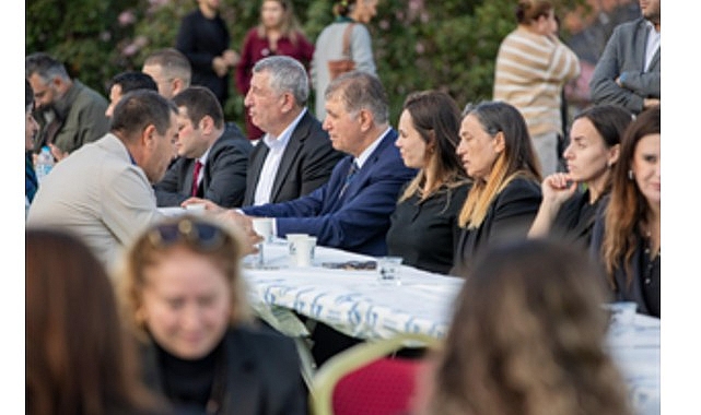 Başkan Tugay, Onur Günay'ın hayır yemeğine katıldı görseli