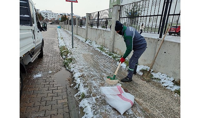 Lüleburgaz Belediyesi’nden kar mesaisif görseli