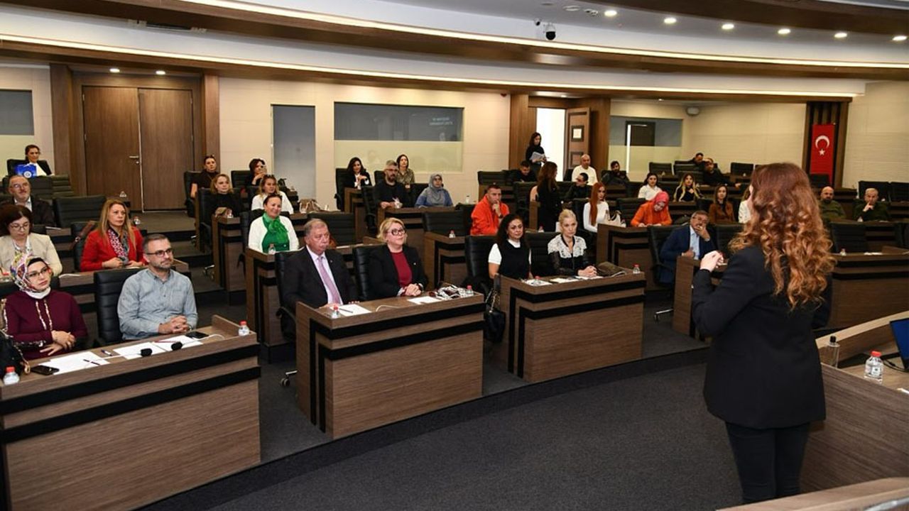 Isparta kadın girişimcilerden etkili konuşma ve diksiyon kursu görseli