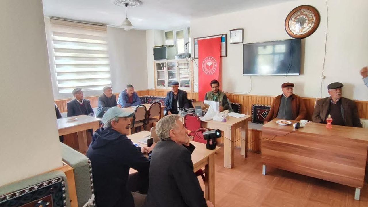 Kars’ta çiftçilere şarbon eğitimi verildi görseli