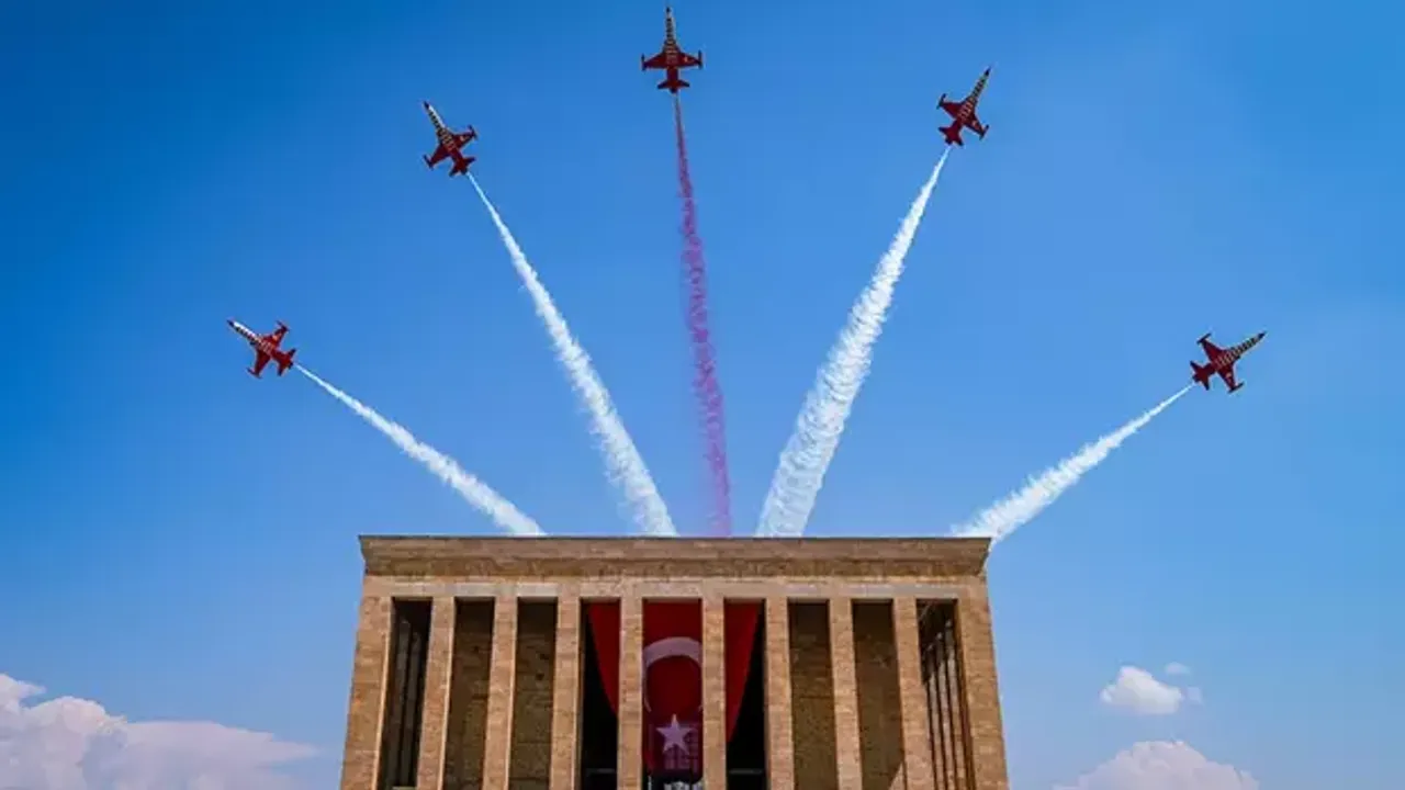 SOLOTÜRK, 30 Ağustos’a hazırlanıyor: Ata'nın huzurunda prova uçuşu görseli