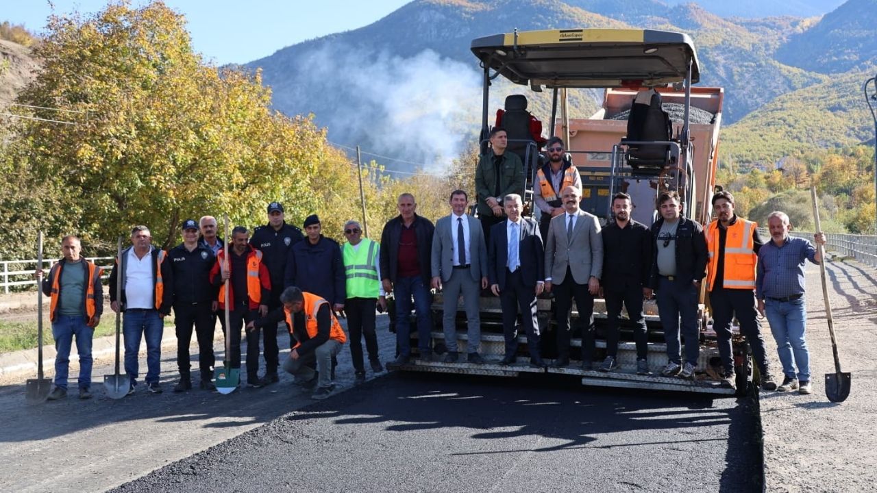 Vali Ergün, Ardanuç-Ardahan yolundaki asfaltlama çalışmalarını denetledi görseli