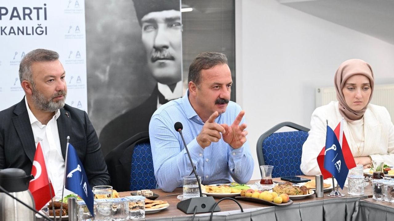 Yavuz Ağıralioğlu avukatlarla buluştu: Gündemde anayasa değişikliği vardı görseli