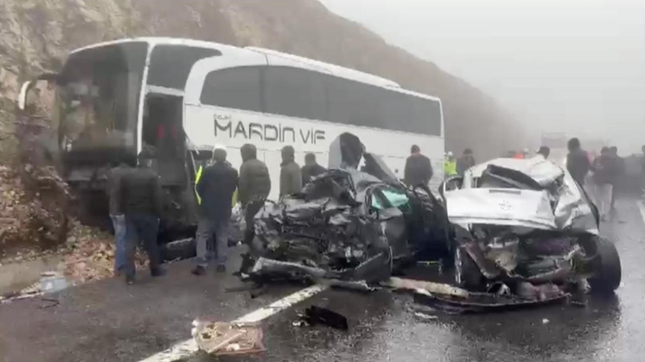 TAG Otoyolu’nda zincirleme kaza: Ölü ve yaralılar var görseli