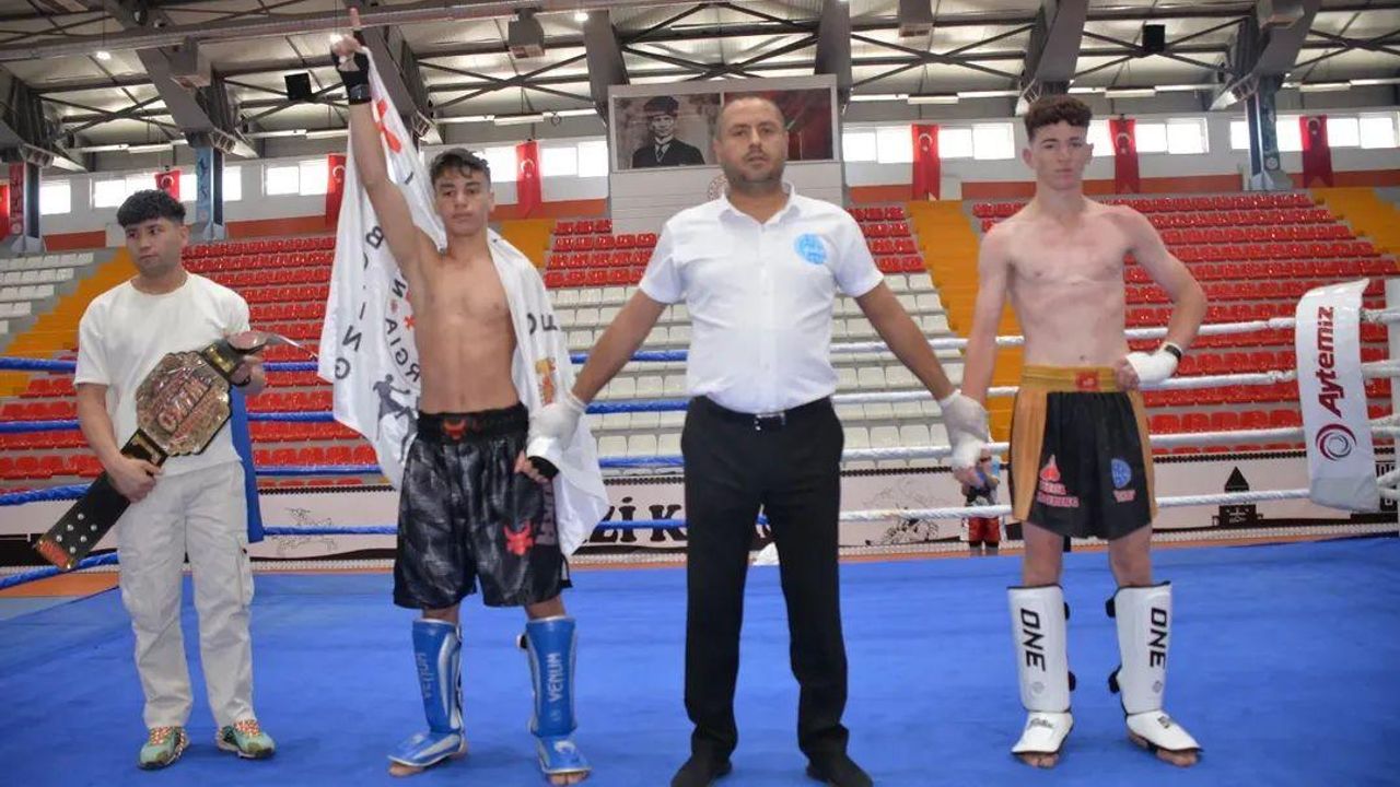 Ani’nin Fethi anısına 2. Kick Boks Şampiyonası sona erdi görseli