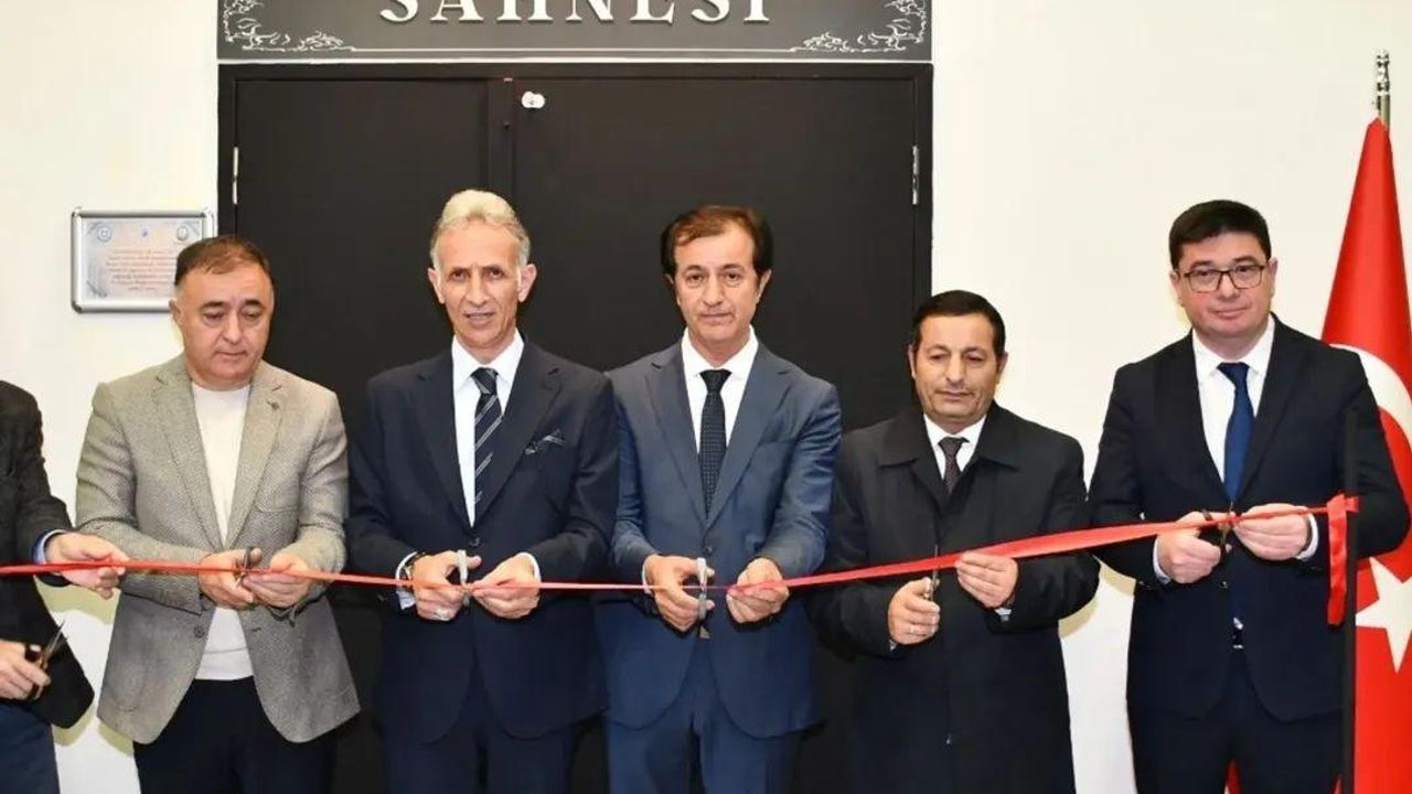Kafkas Üniversitesi, Türk ve İslam dünyasının ilk tiyatro yazarı "Mirza Fetali Ahunzade Sahnesi"ni açtı görseli