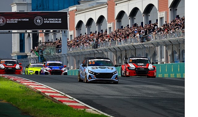 TOSFED İstanbul Park'ta Yağmur Altında Son Tango görseli