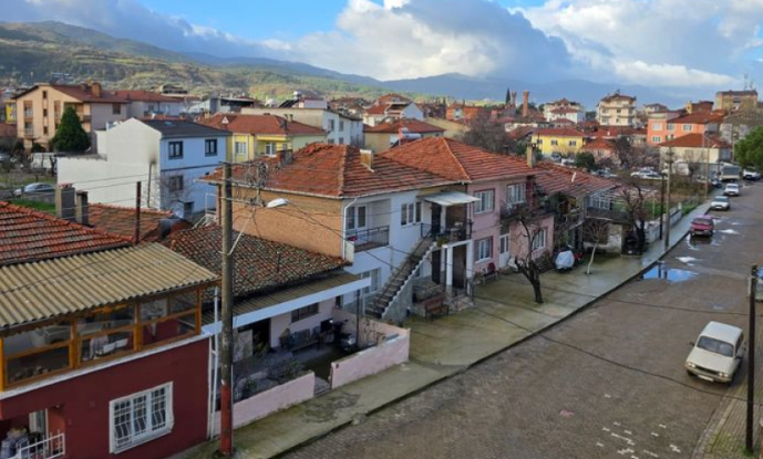 Balıkesir’de 10 Saniye Arayla Çifte Sarsıntı: Sındırgı Yine Sallandı görseli