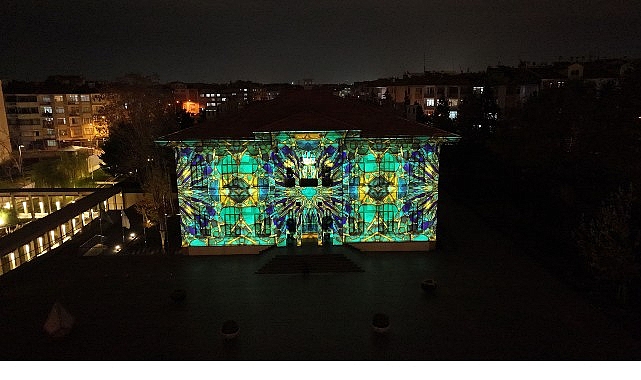 Konya Büyükşehir, Taş Bina’nın Tarihi Silüetinde Video Mapping Gösterisi Başlattı görseli