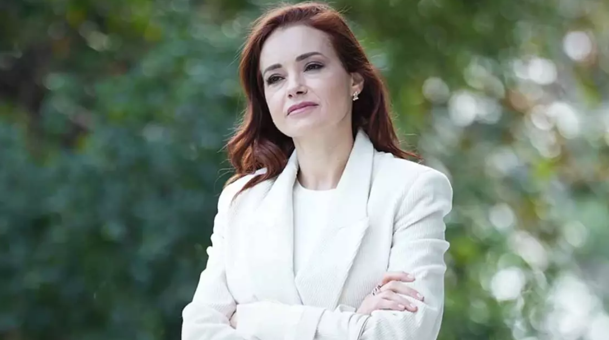 YÜREK BURKAN KAZA SONRASI ÖZGÜ NAMAL KONUŞTU: "15 DAKİKA NEFESSİZ KALDIM! KEMER OLMASAYDI..." görseli