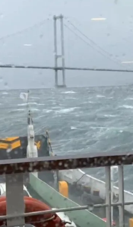 Fırtına Feribotu Esir Aldı: Yüzlerce Yolcu Deniz Ortasında Mahsur! görseli