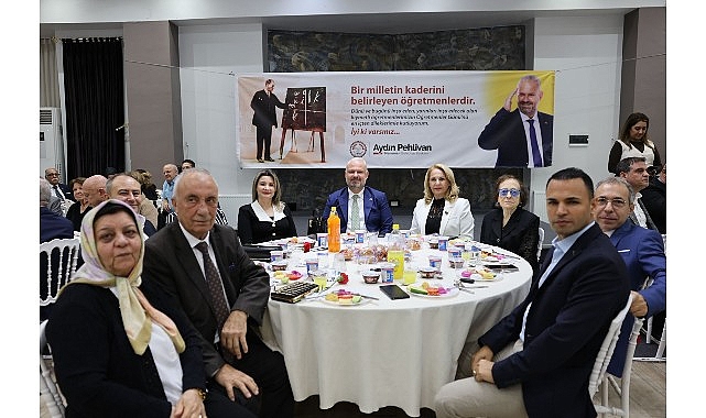 Menemen'de Öğretmenler Günü, dayanışma ve coşkuyla kutlandı görseli