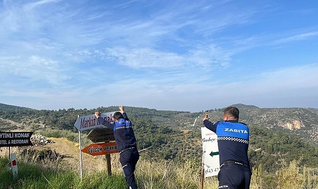 Efes Selçuk’ta Görüntü Kirliliği Yaratan Tabelalar Kaldırılıyor görseli
