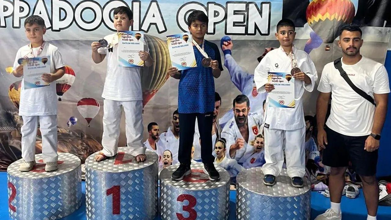 Sporcularımız Kapadokya karate Şampiyonası’ndan madalyalarla döndü görseli