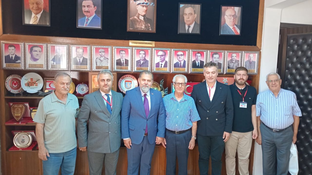 İngiltere'den Kıbrıs TMT Mücahitler Derneği'ne anlamlı ziyaret görseli