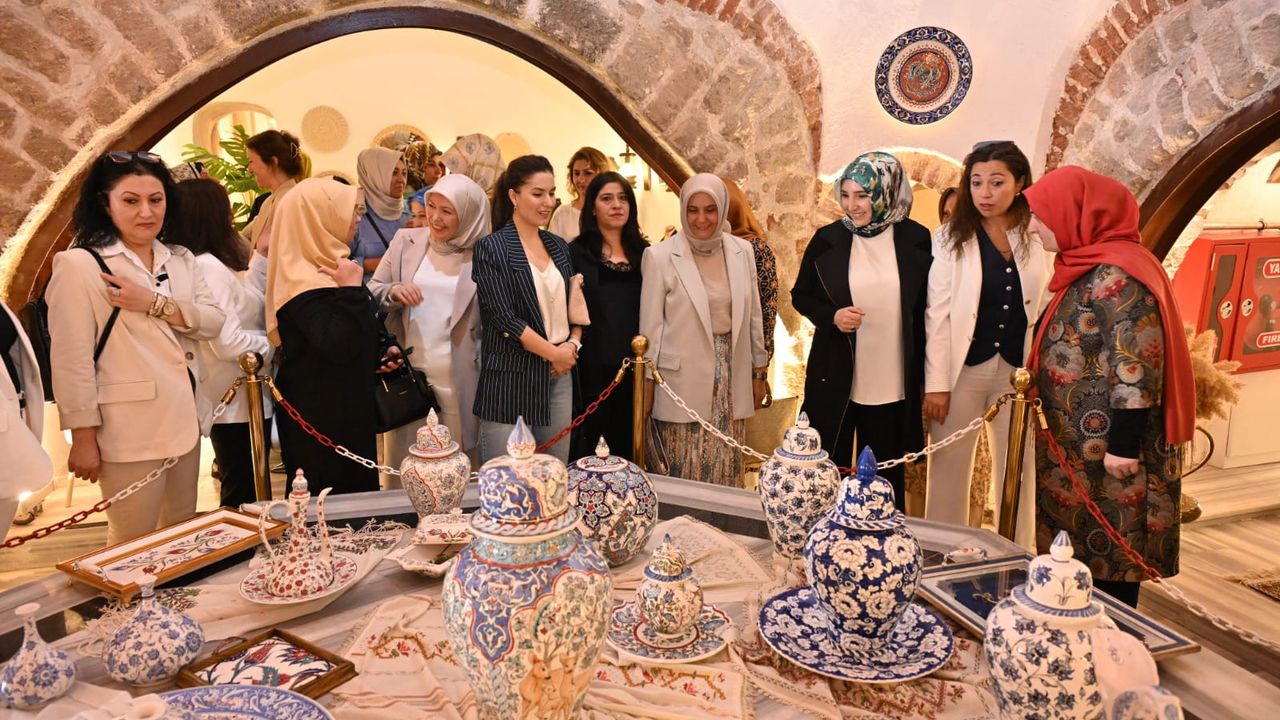 800 yıllık tarihi hamam kadınların kültür ve sanat yuvası oldu görseli