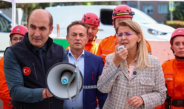 Bakırköy Belediyesi’nden eşzamanlı deprem tatbikatı görseli