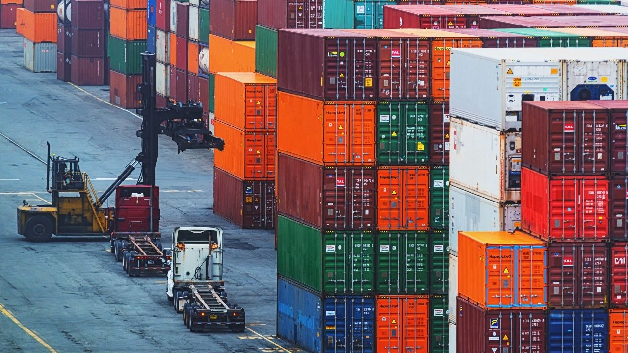 Serbest bölgeler kasımda 915,7 milyon dolar ihracat gerçekleştirildi görseli