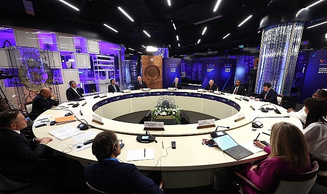 Rusya Devlet Başkanı Vladimir Putin Atom Müzesi’ni ziyaret etti görseli