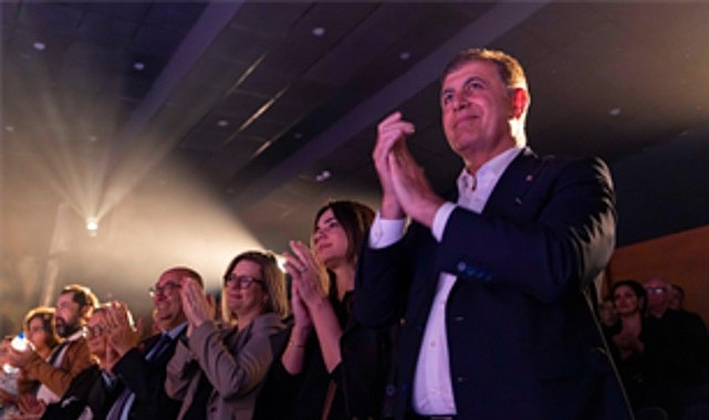Meltem Cumbul ve Levent Üzümcü de sahnede görseli