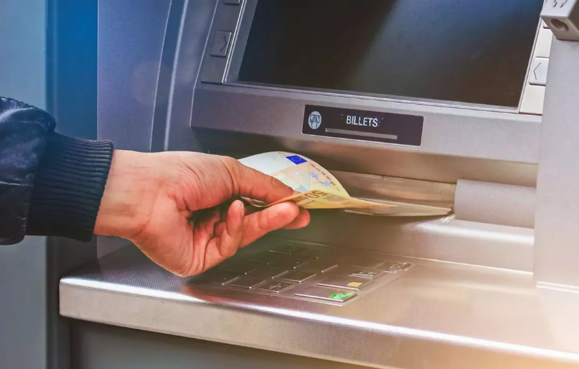 ATM’lerin Sonu mu Geliyor? Fransa Kapattı, Türkiye Direniyor görseli