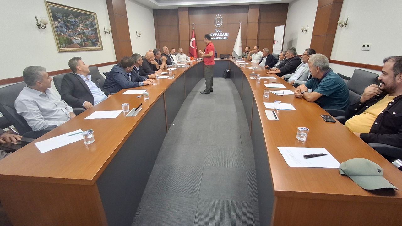 Muhtarlara ilk yardım sağlık eğitim semineri görseli