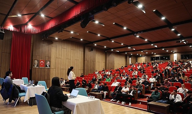 Kariyer Merkezi, 3047 aileye istihdam sağladı görseli