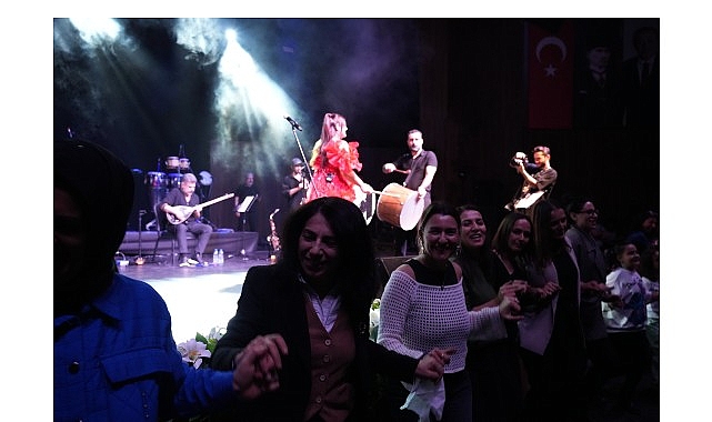 Öğretmenlere müzik ziyafetiyle 24 Kasım teşekkürü görseli