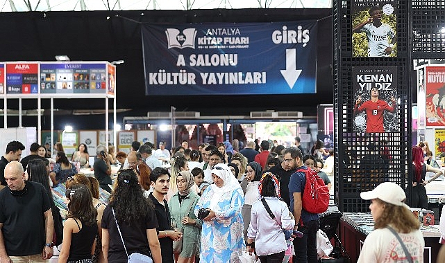 Antalya’da kitap şöleni yaşanıyor görseli