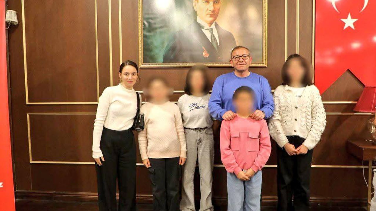 Kars Valisi Ziya Polat, Dünya Kız Çocukları Günü'nde kız çocuklarıyla buluştu görseli