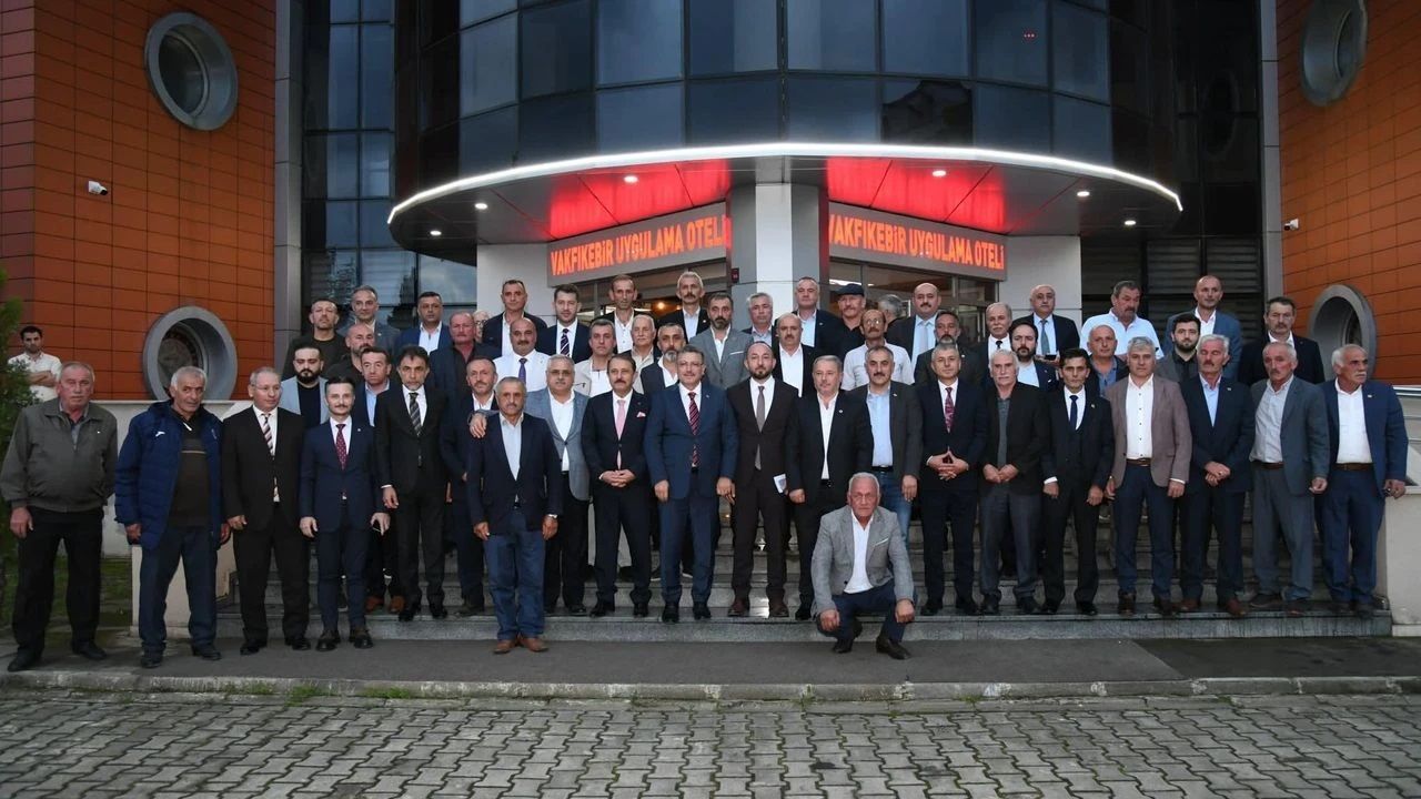 Trabzon Büyükşehir Belediye Başkanı Genç, mahalle muhtarıyla buluştu görseli
