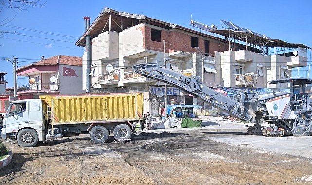 Büyükşehir’den Kula’da Ulaşım Konforu için 8 Bin Tonluk Asfalt Çalışması görseli