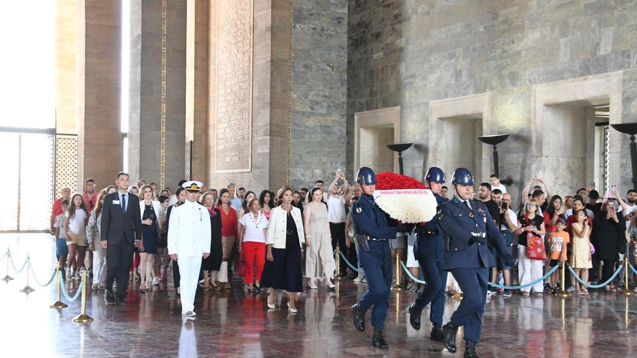 Amerika Türk Kadınlar Birliği’nden Anıtkabir’e anlamlı ziyaret görseli