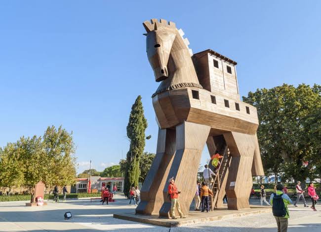 ÇANAKKALE’NİN GÖZDE SEMBOLLERİNDEN : TRUVA ATI görseli