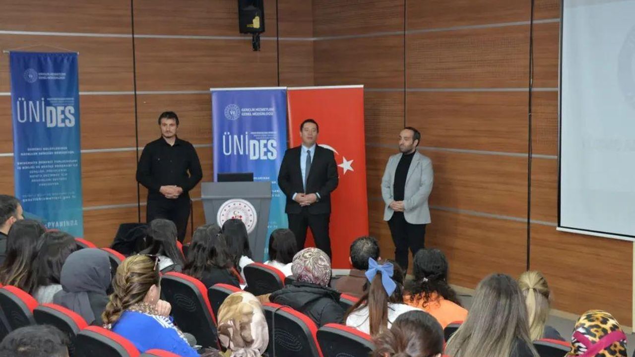 Kars’ta Yüzme Sporu Aday Hakem Kursu yoğun ilgiyle başladı görseli