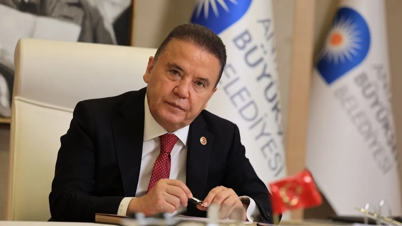 Muhittin Böcek kalp rahatsızlığı nedeniyle hastaneye kaldırıldı görseli
