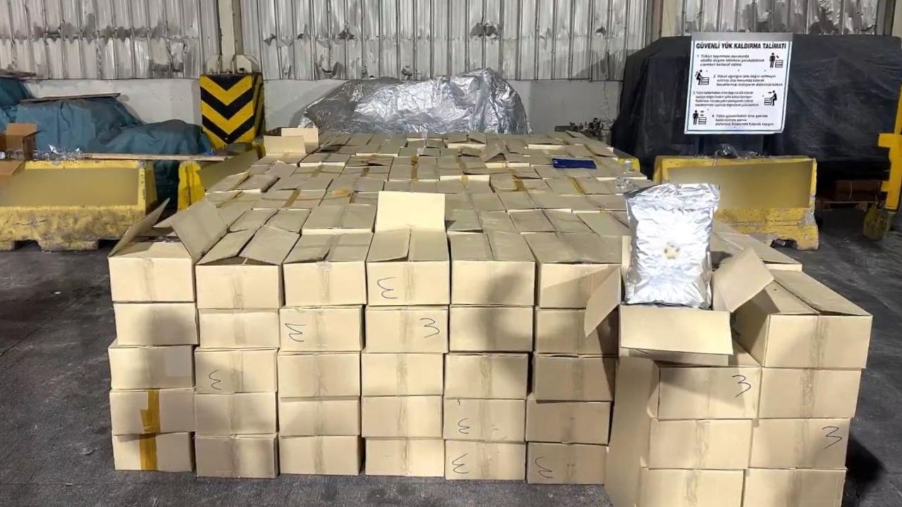 Derince Limanı’nda 1,5 tonun üzerinde uyuşturucu ele geçirildi görseli