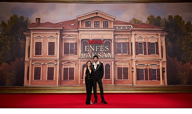 Netflix’in Başrollerini Engin Akyürek ve Aslı Enver’in Paylaştığı Yeni Dizisi Enfes Bir Akşam’ın Galası Gerçekleşti görseli
