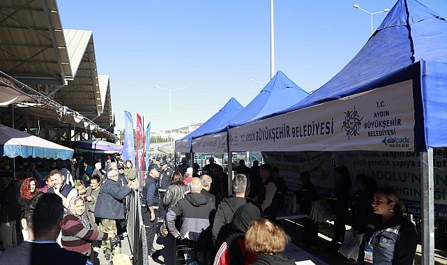 Aydın Büyükşehir Belediyesi Binlerce Kışlık Fideyi Kuşadalılar ile Buluşturdu görseli