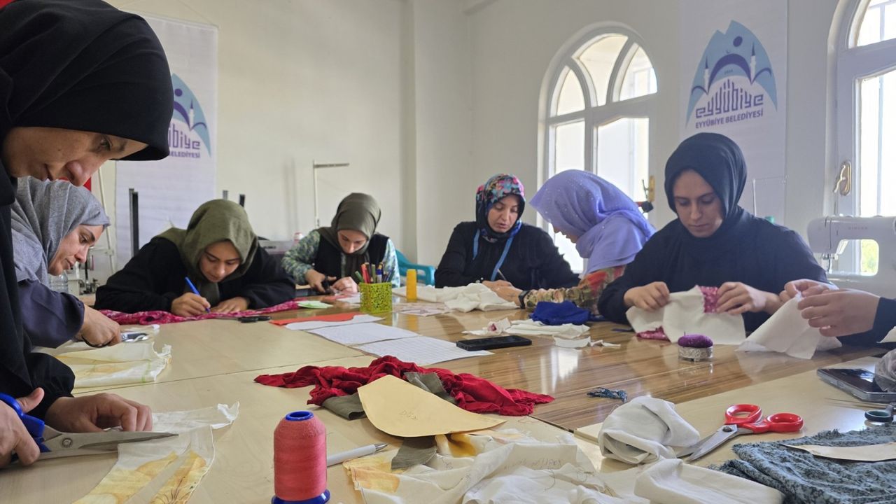 Eyyübiye'de kadınlar kursta çocuklar kreşte görseli