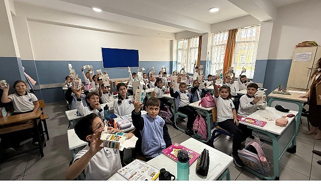 Kitap Fuarının Habercisi Kumbaralar Öğrencilere Dağıtıldı görseli