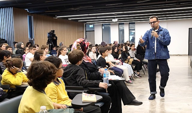 Yazar Basılı, Kitap Fuarı'nda çocukları eğlendirdi görseli