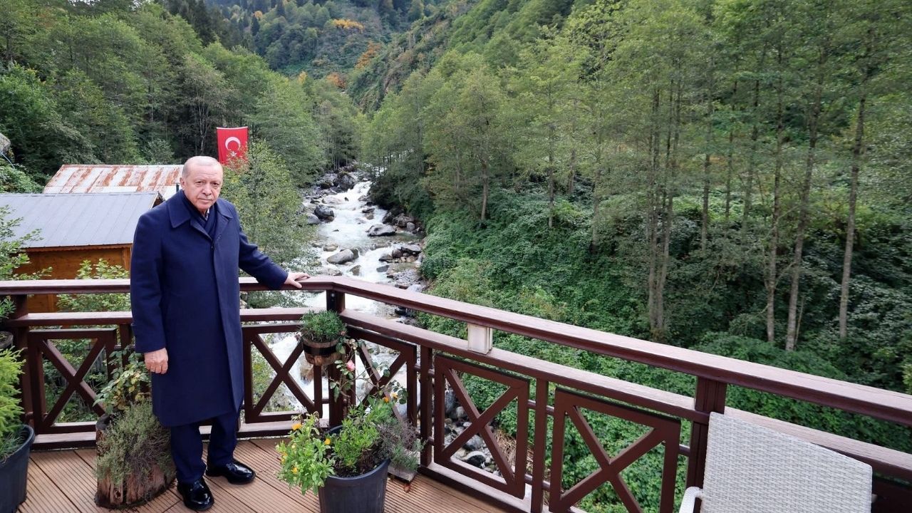 Cumhurbaşkanı Erdoğan Ayder Yaylası’nda sel hasarını inceledi görseli